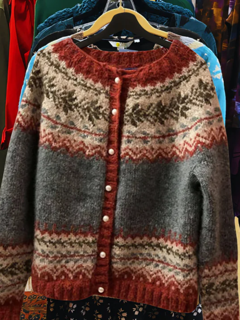 Nelia – Knitted cardigan with classic winter pattern
